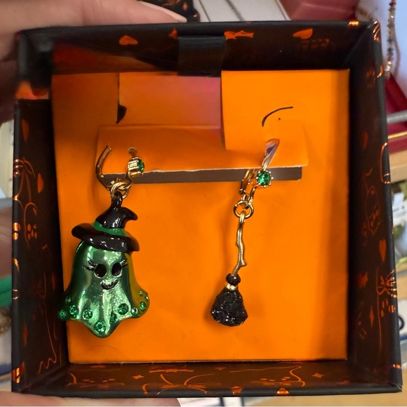 Betsey Johnson Green Ghost and Broomstick Earrings NWT - Picture 1 of 2